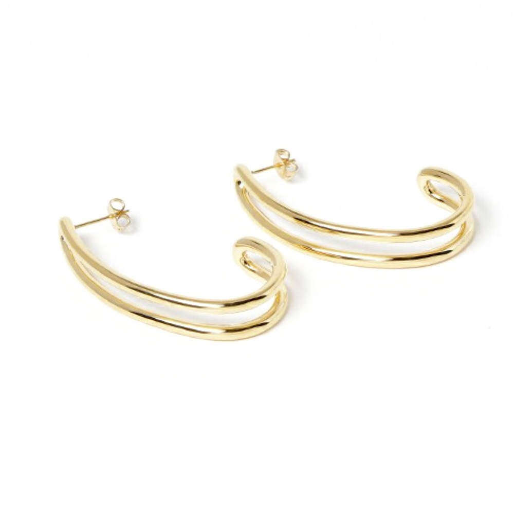 A.P.C Women’s type butterfly type clasp earrings.
